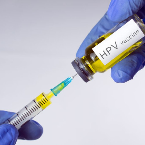 Vaccinul HPV demonstrat eficient în prevenirea cancerului la bărbați și femei