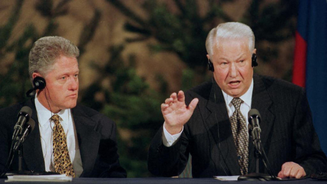 Documente declasificate: Elțîn îi promitea lui Clinton că Rusia nu are „pretenții teritoriale” în Ucraina. Cum prezintă presa rusă tema