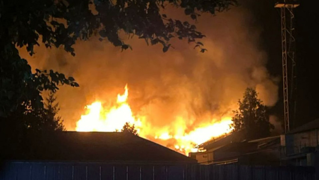 Atac cu drona al Ucrainei provoacă incendiu la o fabrică în regiunea Kursk