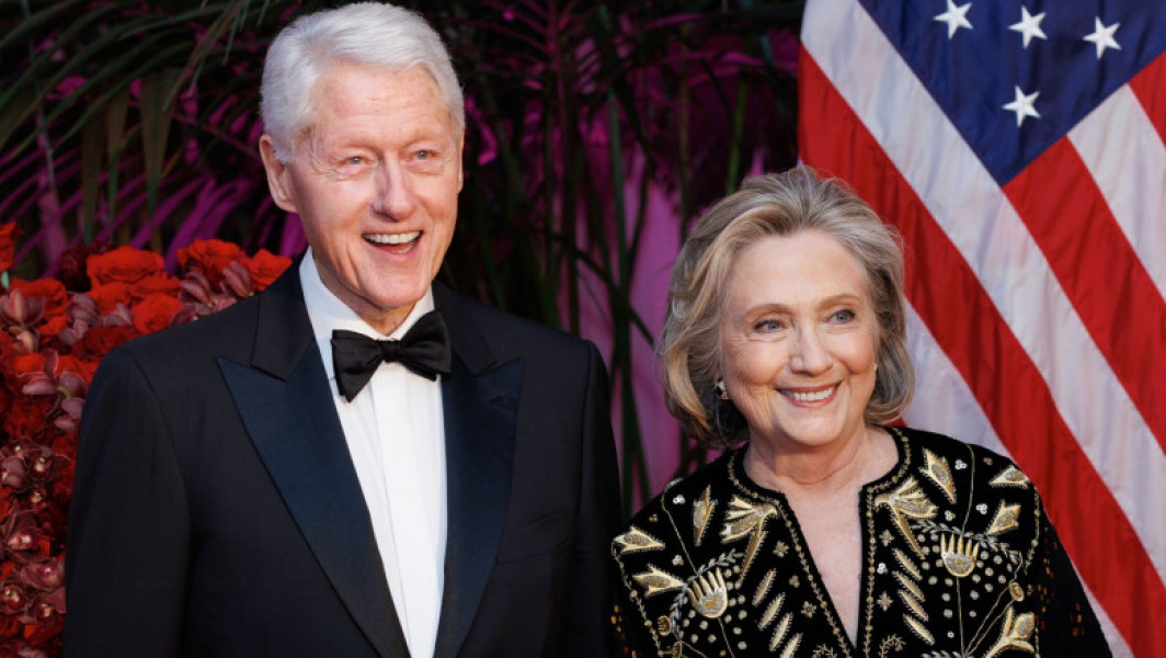 Clintonii își oferă sprijinul pentru Kamala Harris după retragerea lui Joe Biden