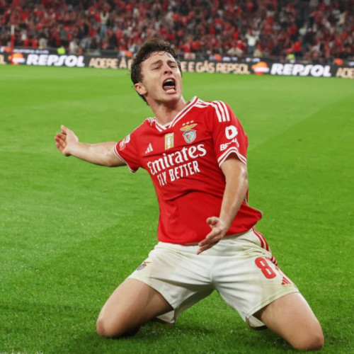 Paris Saint-Germain a transferat mijlocasul Joao Neves de la Benfica