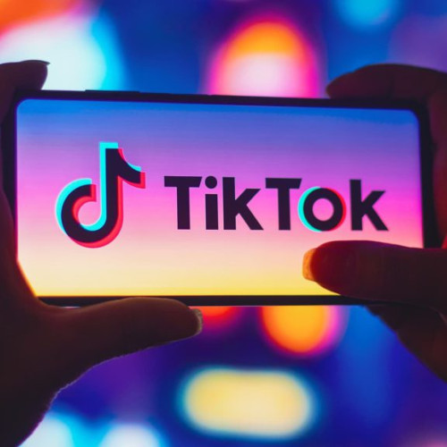 TikTok lansează grupuri de discuții și devine competitor pentru aplicațiile de chat