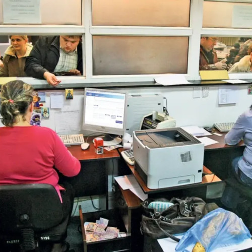 Salariul mediu net în administrația publică a crescut la 7.055 lei/lună