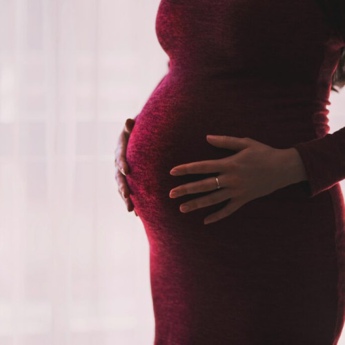 Riscurile depresiei post-partum: sfaturi de la un specialist din Iași