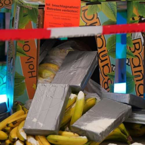 Cocaină ascunsă în lazi de banane descoperită într-un supermarket din Germania