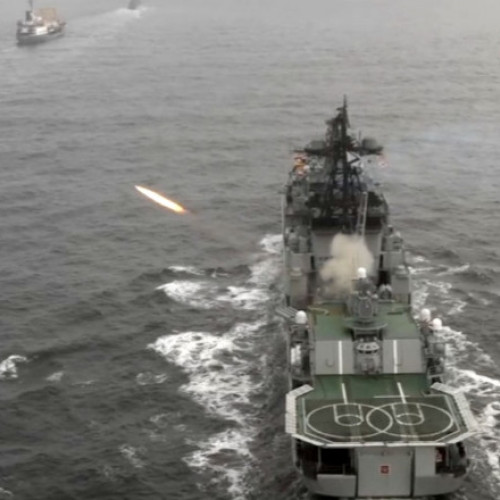 O nava de război rusă a amenințat un vas de pescuit norvegian în Marea Barents