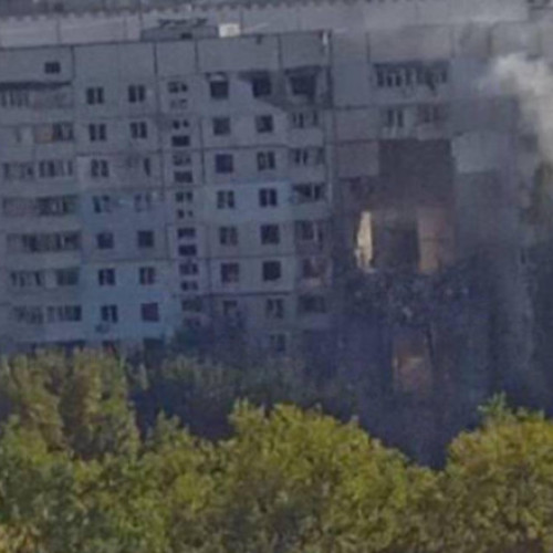 Rusia atacă un bloc de locuințe din Harkov, provocând victime
