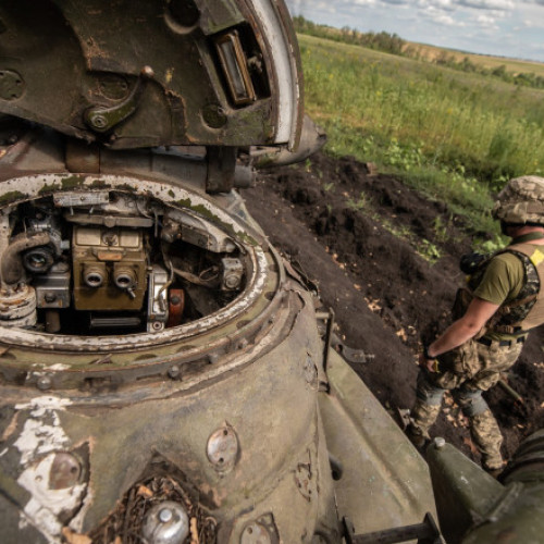 Soldații ucraineni distrug 40 de vehicule inamice în apropierea orașului Pishceane