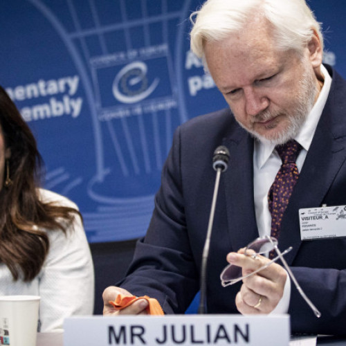 Julian Assange, eliberat din închisoare, vorbește în fața legislatorilor europeni