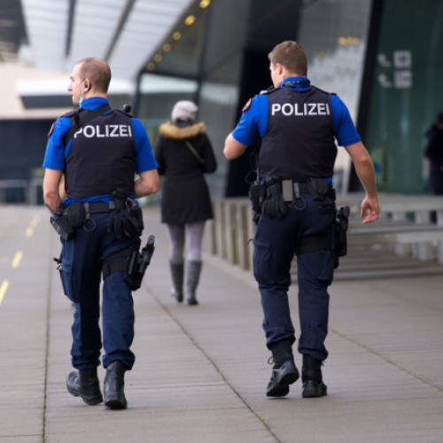 Trei copii au fost răniți într-un atac cu un cuțit când mergeau la grădiniță, în Elveția. Atacatorul este un chinez de 23 de ani