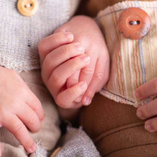 O femeie din China dă naștere unor gemeni, câte unul din fiecare uter