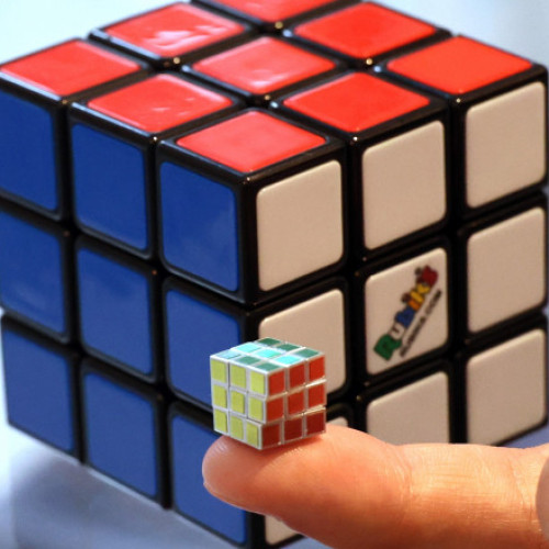MegaHouse lansează un cub Rubik în miniatură – cel mai mic din lume