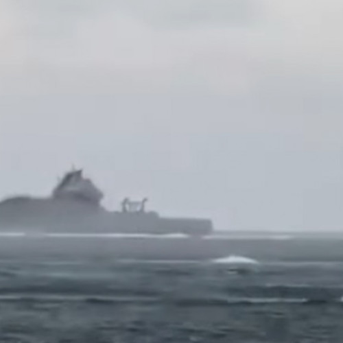 Nava Marinei Regale a Noii Zeelande s-a răsturnat în apropierea insulei Samoa