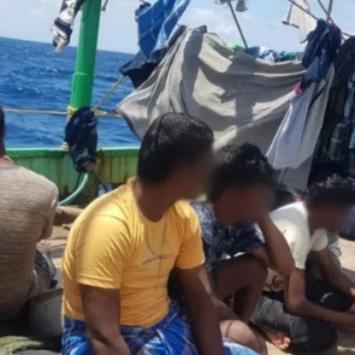 Migranți tamili ar putea fi mutați temporar în România dintr-o tabără militară britanică din Oceanul Indian