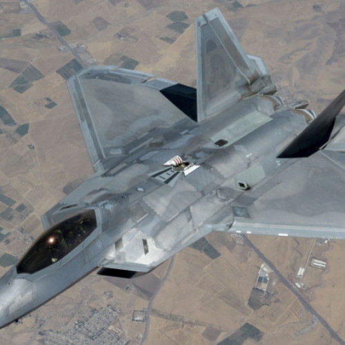 Lovituri aeriene americane împotriva grupării Stat Islamic în Siria