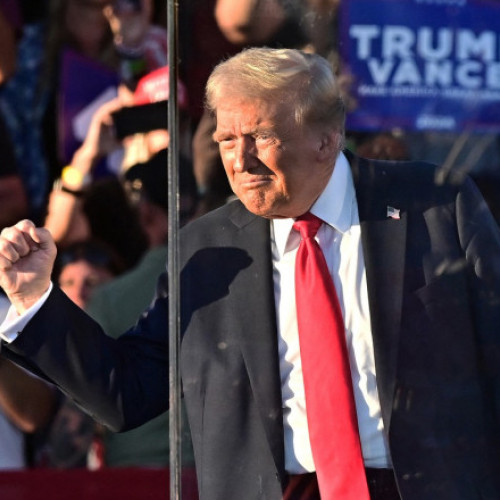 Barbat ars la mitingul lui Donald Trump în Coachella, California