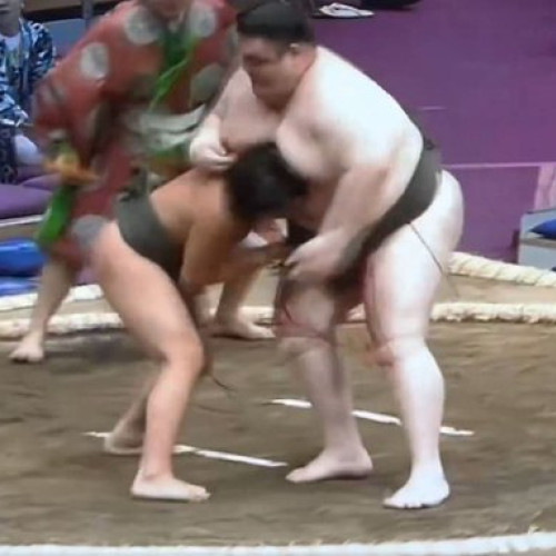 Kosei Motomura, tânărul star al sumo-ului japonez, învinge un veteran