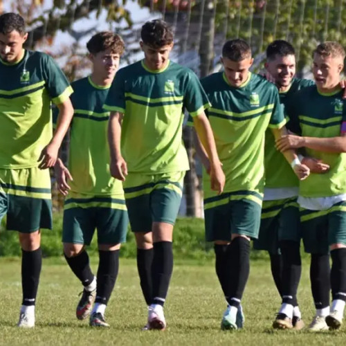 Iasul traieste in ligile inferioare de fotbal, handbal si baschet