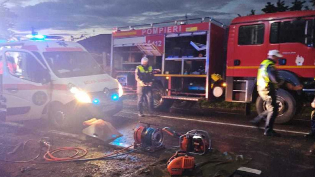 Accident grav în Neamț: un tânăr de 19 ani mort, doi răniți și un autovehicul avariat