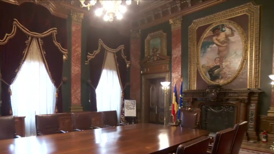 Palatul Vechi al Băncii Naționale a României, o clădire cu o istorie de peste 100 de ani, și-a deschis porțile pentru vizitatori în ultimele zile, potrivit digi24.ro. Clădirea impunătoare, situată pe strada Lipscani din București, este considerată de arhitectul Ion Mincu cea mai frumoasă din Capitală și atrage atenția prin fațada sa grandioasă, care devine vedeta multor fotografii.