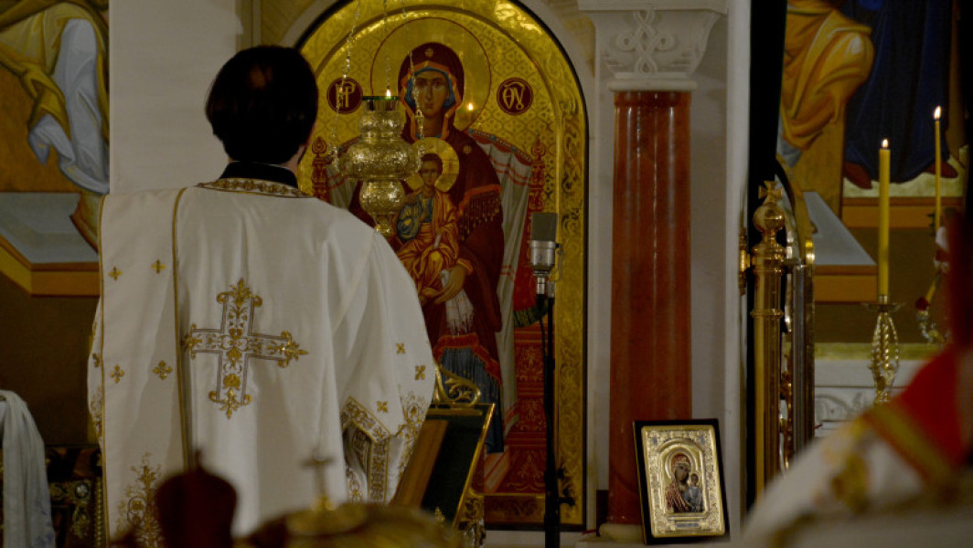 Postul Sfintilor Apostoli Petru și Pavel începe anual în lunea de după Duminica Tuturor Sfinților, conectată de sărbătoarea Rusaliilor, conform digi24.ro. În 2025, postul va începe pe 16 iunie și se va încheia pe 28 iunie, fiind urmat de slujba de cinstire a celor doi apostoli, pe 29 iunie, menționează sursa. Durata postului variază în funcție de data Paștelui, dar în anii în care Sărbătoarea Învierii cade după 1 mai, acesta nu poate fi mai lung de șapte zile, a decis Sfântul Sinod al Bisericii Ortodoxe Române în 2015.