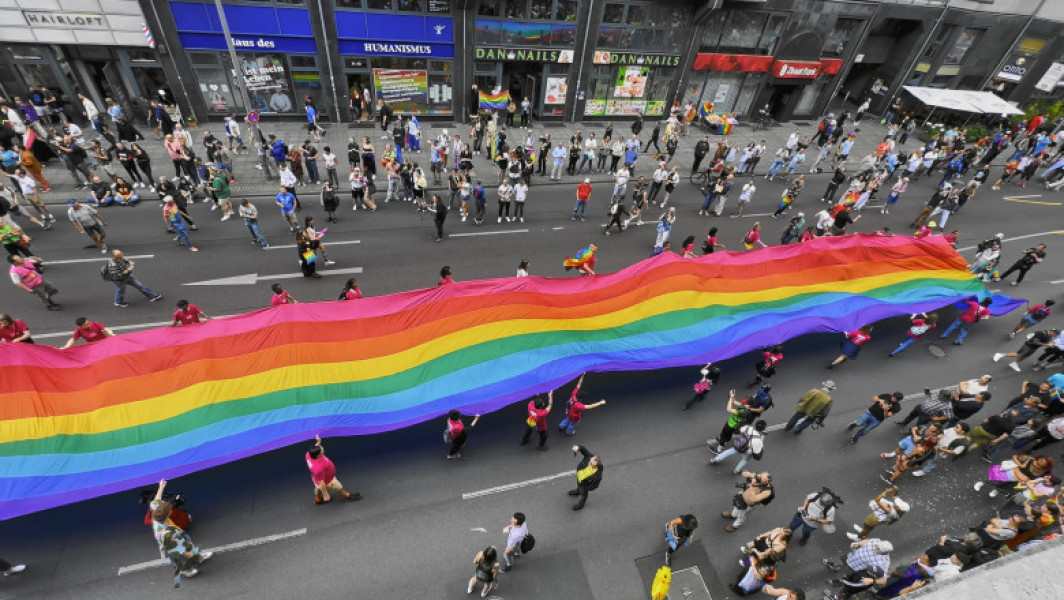 Tensiuni în Europa: politica extremă folosește drepturile LGBTQ+ pentru a alimenta ură și diviziuni