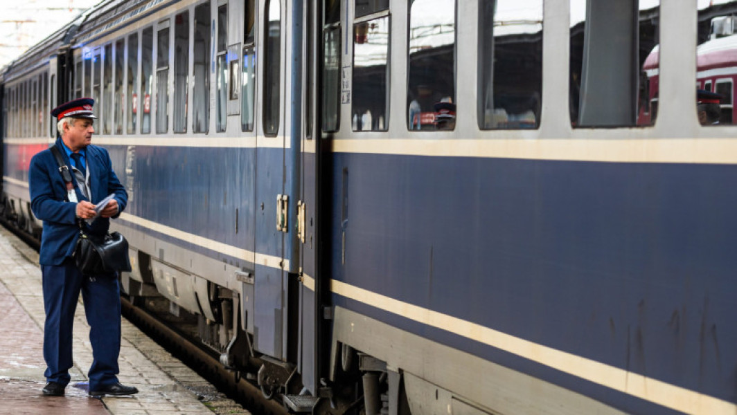Tren oprit de urgență în gara din Petrosani după ce un călător a fost înjunghiat