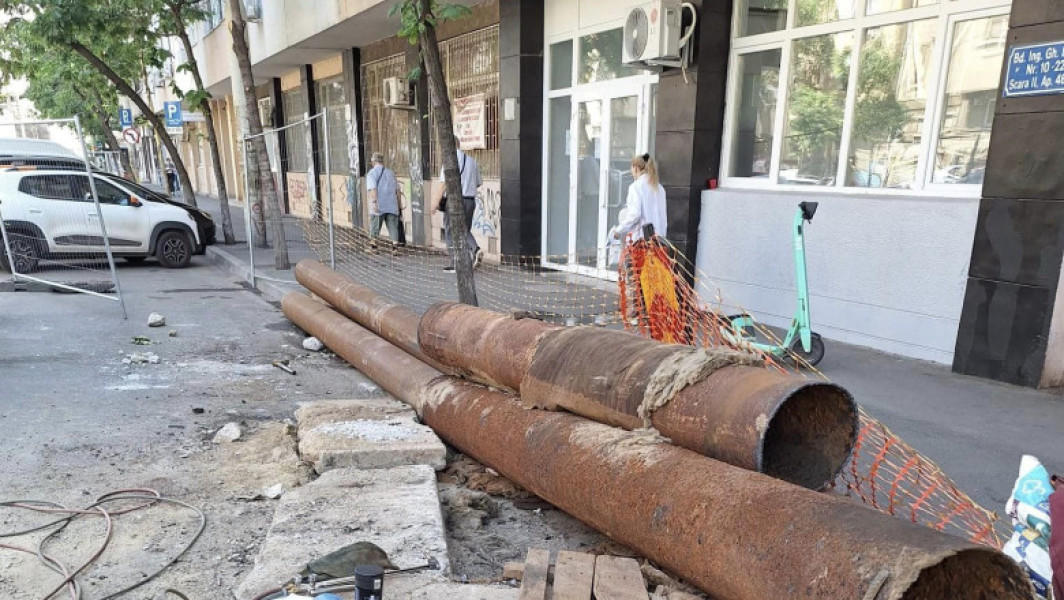 Compania Municipala Termoenergetica București va efectua în următoarele zile lucrări de înlocuire și modernizare pe rețeaua de termoficare din mai multe sectoare ale capitalei, informează citează digi24.ro. Astfel, mai multe zone vor fi afectate de sistări temporare ale furnizării agentului termic pentru apă caldă.