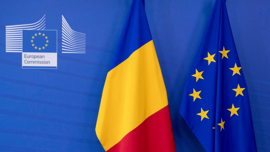 Uniunea Europeană acordă României un termen pentru reducerea deficitului bugetar, potrivit unor surse citate de Bloomberg și notează digi24.ro. Potrivit raportului privind progresele României, Comisia Europeană va oferi țării o perioadă de timp înainte de a lua măsuri pentru suspendarea fondurilor europene. Aceasta face parte dintr-un proces etapizat pentru gestionarea procedurii de deficit excesiv, care va fi publicat miercuri și va analiza evoluția bugetului național.