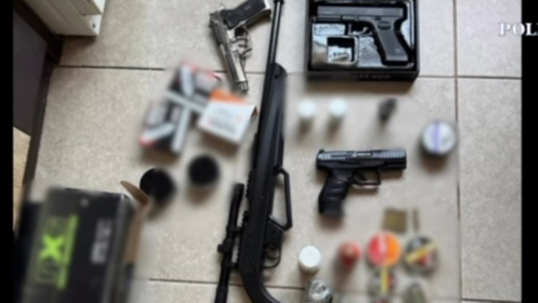 Percheziții în Capitală și județul Argeș în cadrul unei operațiuni împotriva traficului ilegal de arme