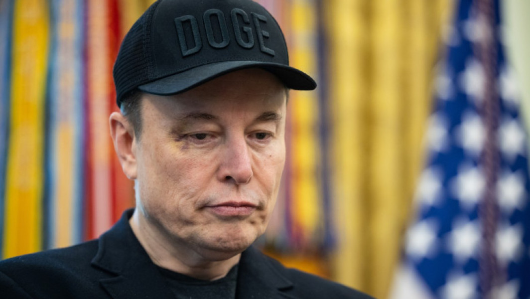 Elon Musk critică dur planurile de cheltuieli din Congres, potrivit digi24.ro. Miliardarul a declarat pe platforma X că este necesară redactarea unui nou proiect de lege care să nu mărească semnificativ deficitul și să evite creșterea plafonului datoriei cu 5 trilioane de dolari.
