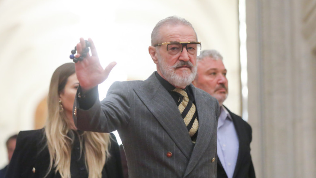 Patriarhul Daniel interzice accesul lui George Becali la strană în Catedrala Patriarhală