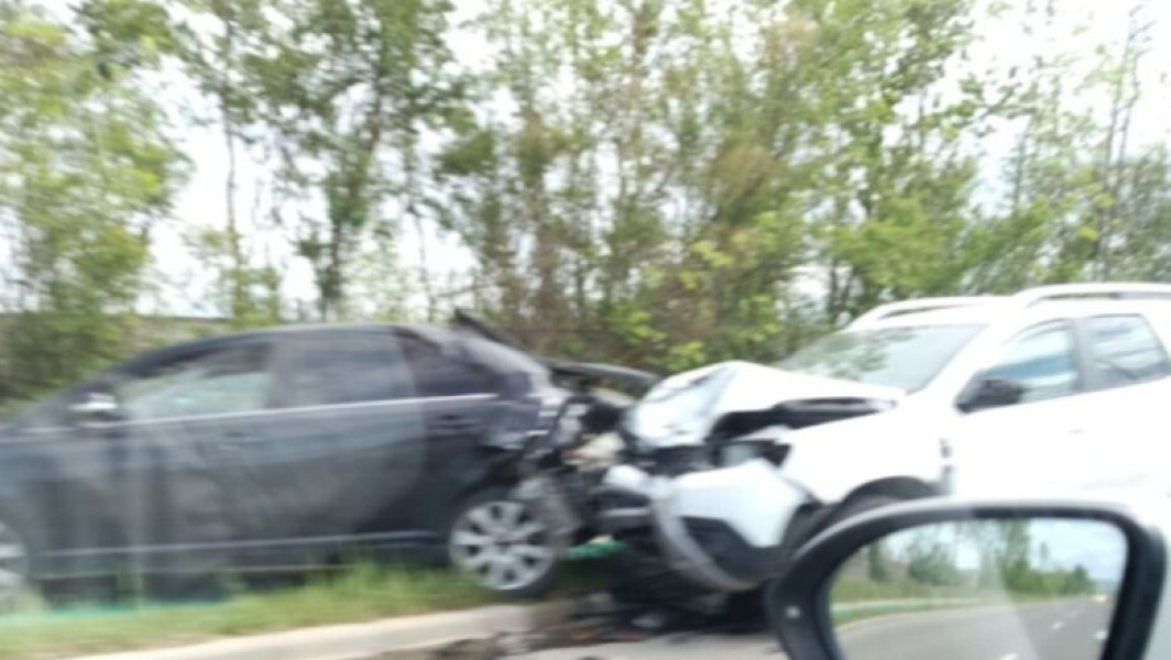 Un copil de doi ani, fiul fostului fotbalist Ionel Ganea, a decedat după ce a fost implicat într-un accident rutier, informează digi24.ro. Potrivit sursei, micuțul se afla în mașină cu tatăl său în momentul producerii accidentului, care s-a produs pe 9 mai, între localitățile Beclean și Făgăraș.