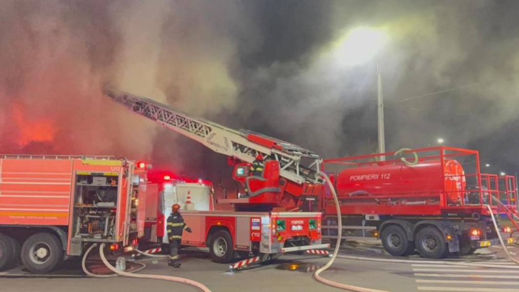 Incendiu major la un depozit din Galați