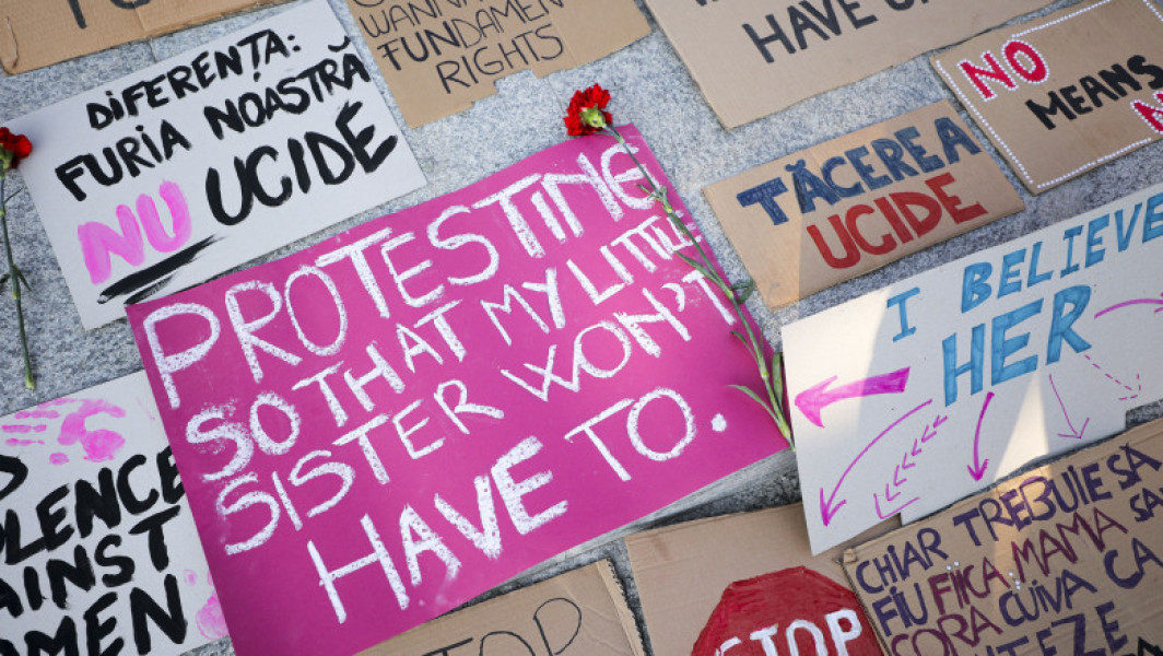 protest în pieța victoria după crimele împotriva femeilor în românia