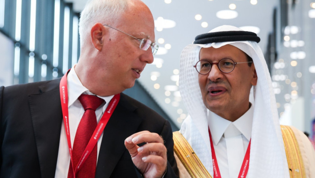 Rusia, SUA și Arabia Saudită ar putea colabora pentru stabilizarea pieței petrolului