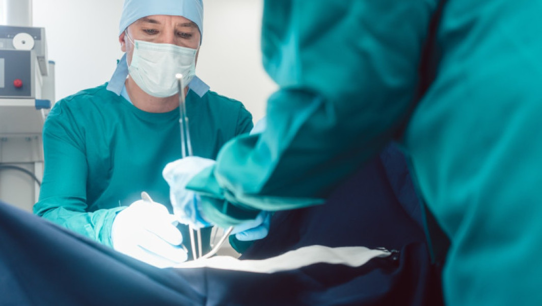 prima intervenție chirurgicală robotică efectuată de la distanță în Africa de către un medic din Statele Unite