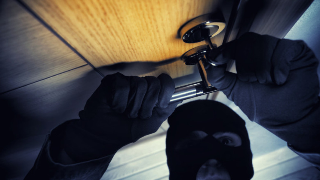 sezonul furturilor din locuinte începe, avertizează poliția