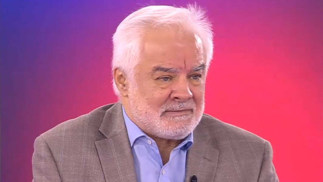 Eugen Radulescu, consilier al guvernatorului BNR, consideră că implementarea măsurilor din programul guvernamental ar avea un efect foarte pozitiv asupra economiei românești. Potrivit digi24.ro, Radulescu menționează că acesta este cel mai bun program de guvernare din ultimii 35 de ani și crede că, dacă va fi aplicat așa cum trebuie, va putea evita majorarea TVA-ului din toamna acestui an.