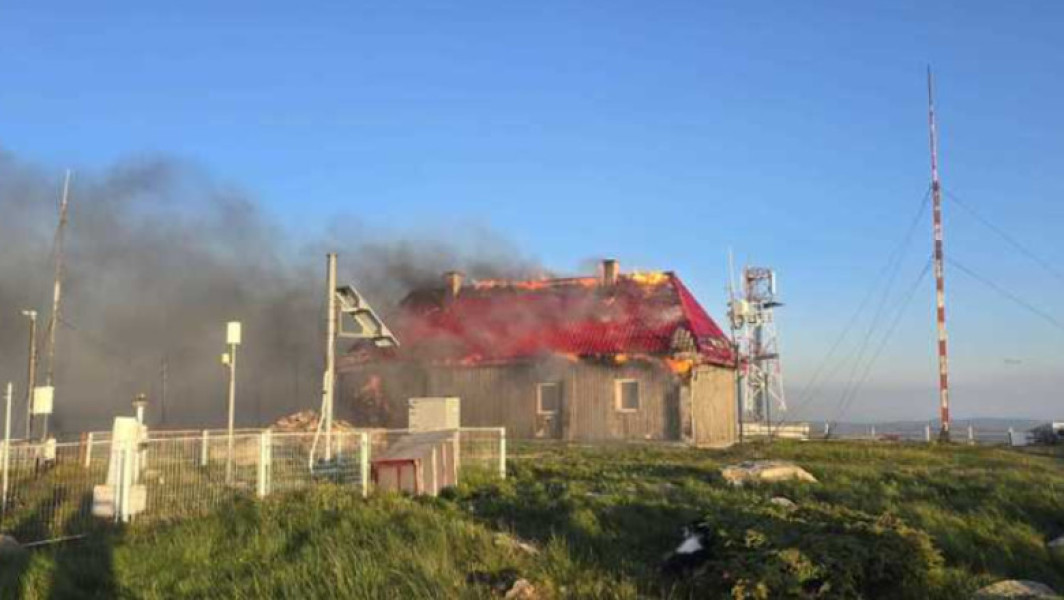 Incendiu pe Vârful Vlădeasa din Munții Apuseni