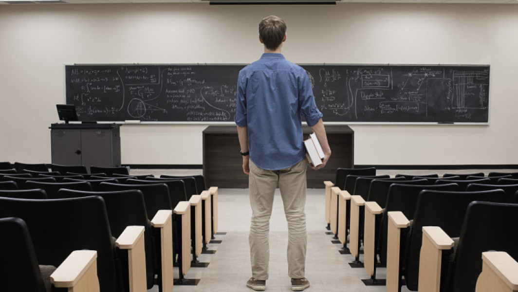 Universitățile din România încearcă să atragă mai mulți candidați prin organizarea de programe gratuite pentru elevi