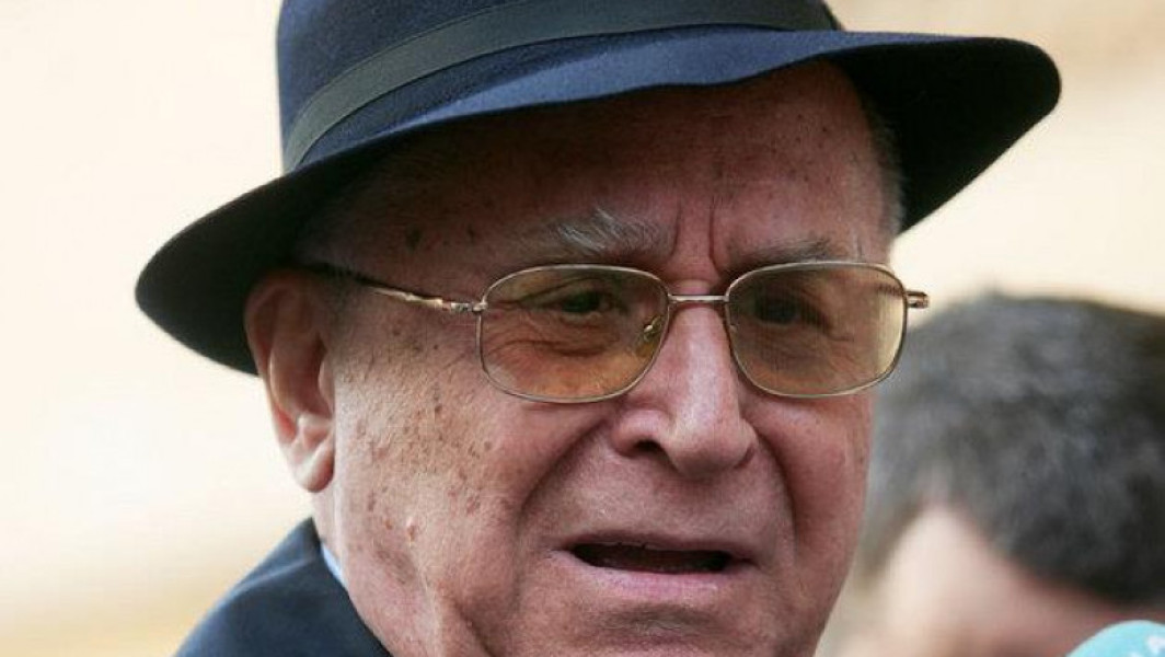 Starea de sănătate a fostului președinte Ion Iliescu s-a înrăutățit, afirmă medicii de la spitalul Agrippa Ionescu din București, citați de digi24.ro. La 95 de ani, acesta se confruntă cu un cancer pulmonar, iar evoluția bolii și vârsta avansată au dus la o deteriorare semnificativă a stării sale.