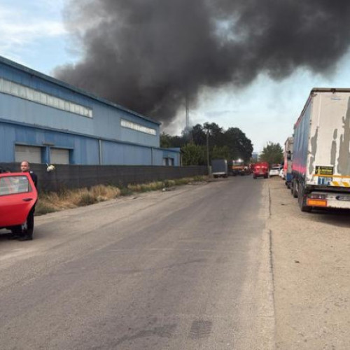 Incendiu la depozit din Sectorul 6 al Bucureștiului