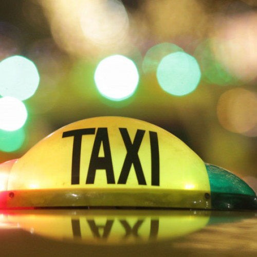Taximetrist reținut pentru înșelăciune asupra unui cetățean nigerean