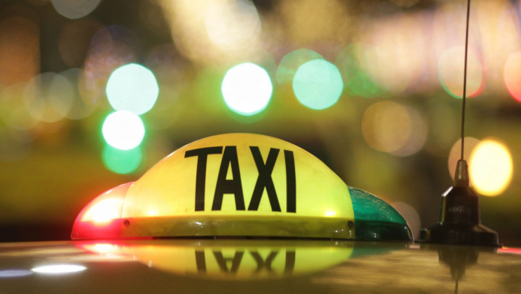 Taximetrist reținut pentru înșelăciune asupra unui cetățean nigerean