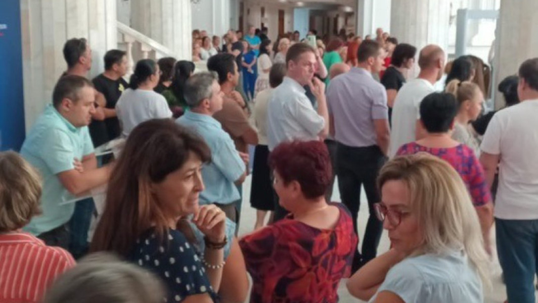proteste la ministerul de finante în ziua discuțiilor despre evaziunea fiscală