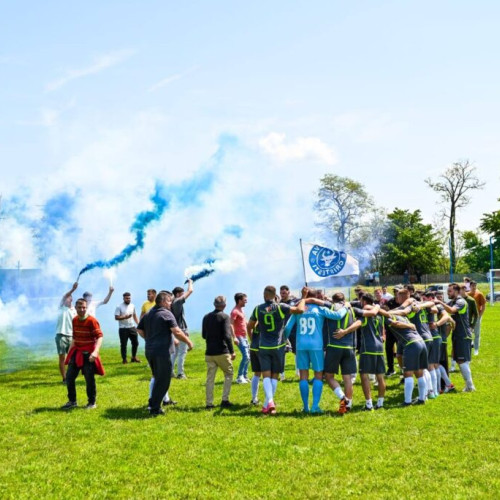 FOTBAL Promovare cu zero antrenamente! Cu lideri foști jucători ai lui Poli, ca Mihalache și Bădic, CS Cristești a trecut de Pașcani și Roman și a urcat în Liga a III-a