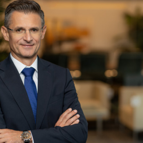 industria tutunului se află în plină transformare, conform unui interviu cu Mircea Scaunasu, vicepreședinte pentru comercializare Heat Not Burn la Philip Morris International. Acesta afirmă că produsele fără fum reprezintă o inovație tehnologică fundamentată științific, menită să pună la dispoziție fumătorilor opțiuni cu riscuri reduse. România, notează el, are potențialul de a deveni un jucător cheie în această tranziție, fiind un centru important de producție și export.