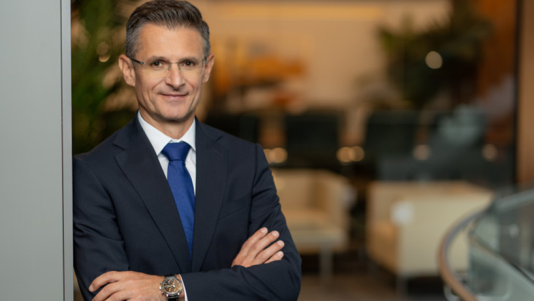 industria tutunului se află în plină transformare, conform unui interviu cu Mircea Scaunasu, vicepreședinte pentru comercializare Heat Not Burn la Philip Morris International. Acesta afirmă că produsele fără fum reprezintă o inovație tehnologică fundamentată științific, menită să pună la dispoziție fumătorilor opțiuni cu riscuri reduse. România, notează el, are potențialul de a deveni un jucător cheie în această tranziție, fiind un centru important de producție și export.