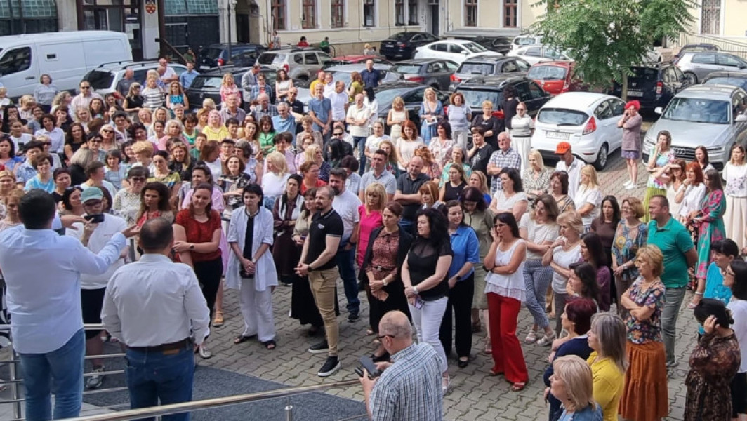 Proteste declanșate în mai multe instituții publice din România din cauza reducerii sporurilor